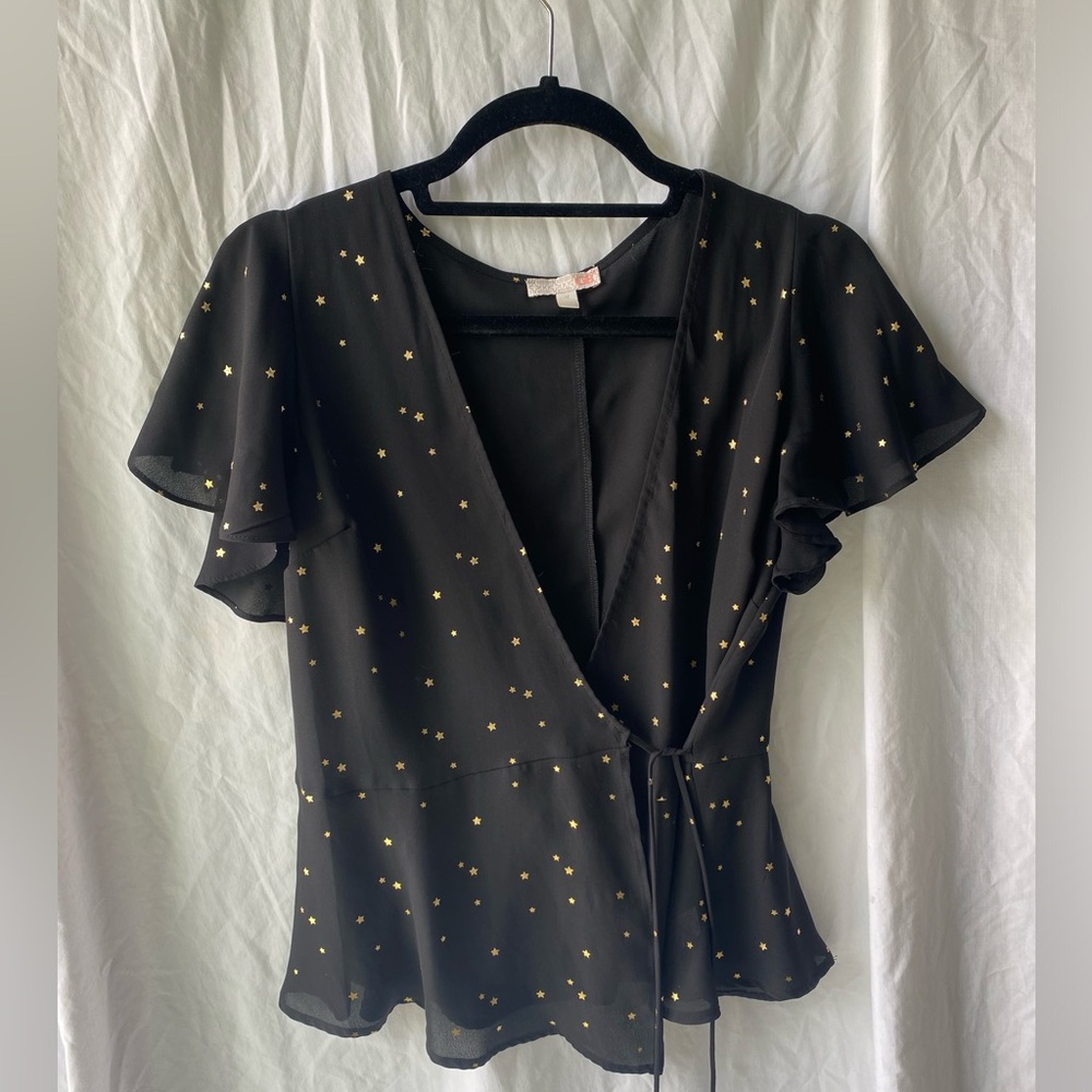 Black with gold stars wrap top, missing button